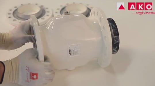 re-sleeving a squeeze valve