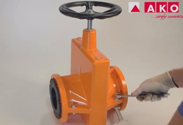 hand operated bladder valve assembly