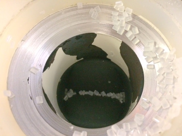 valve for plastic pellets