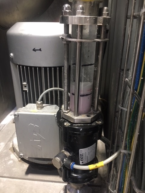 pinch valve with powdered substance