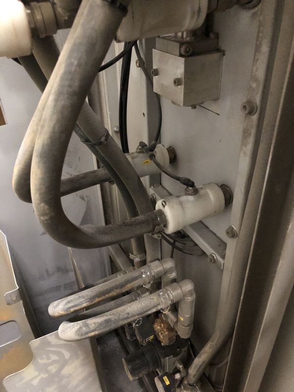 powder coating with pinch valves