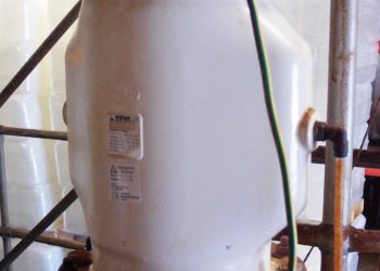 pinch valve for metal powder