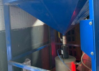 pinch valve for garnet hopper