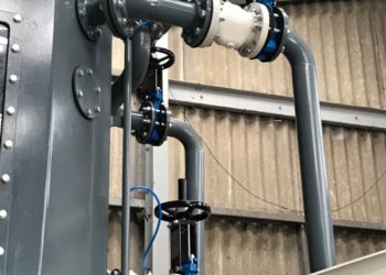 pinch valves for discharge fluid separation