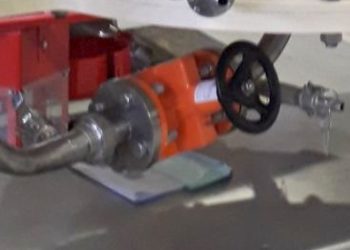 gypsum slurry mixer with hand operated pinch valve