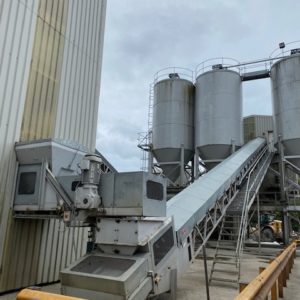 valve for admix for retarding cement