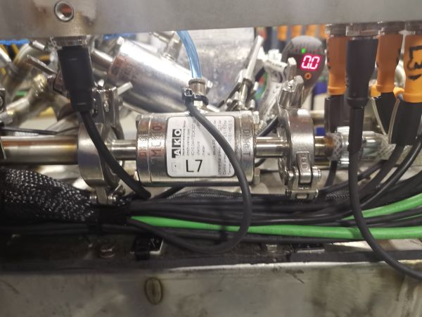 valve for train toilet waste recycling