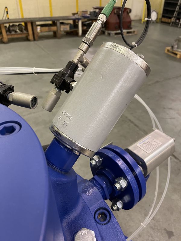 venting valve on top of blow egg