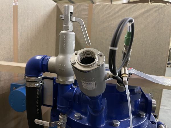 venting valve on top of blow egg