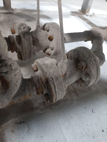 valves for sand line splitting and transporting