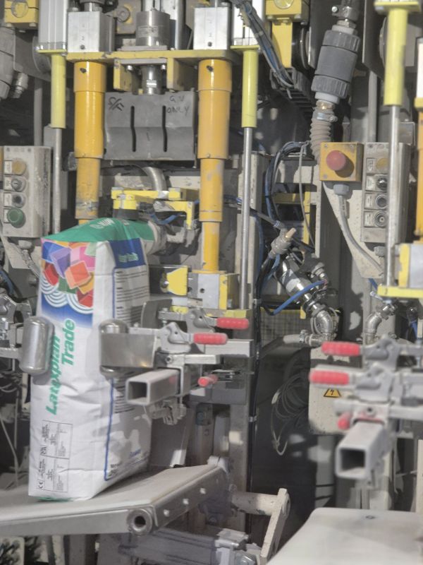 pneumatic bagging machine