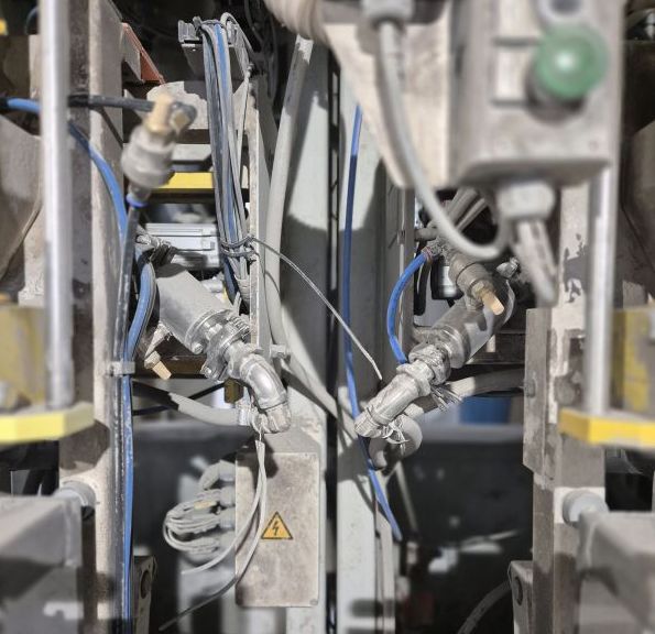 VMC Pinch Valves blowing pressure in and out