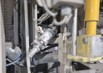 VMC Pinch Valves blowing pressure in and out