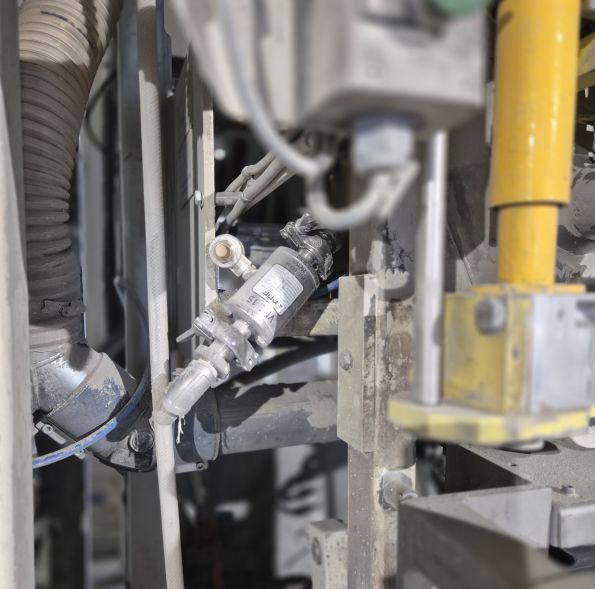 VMC Pinch Valves blowing pressure in and out