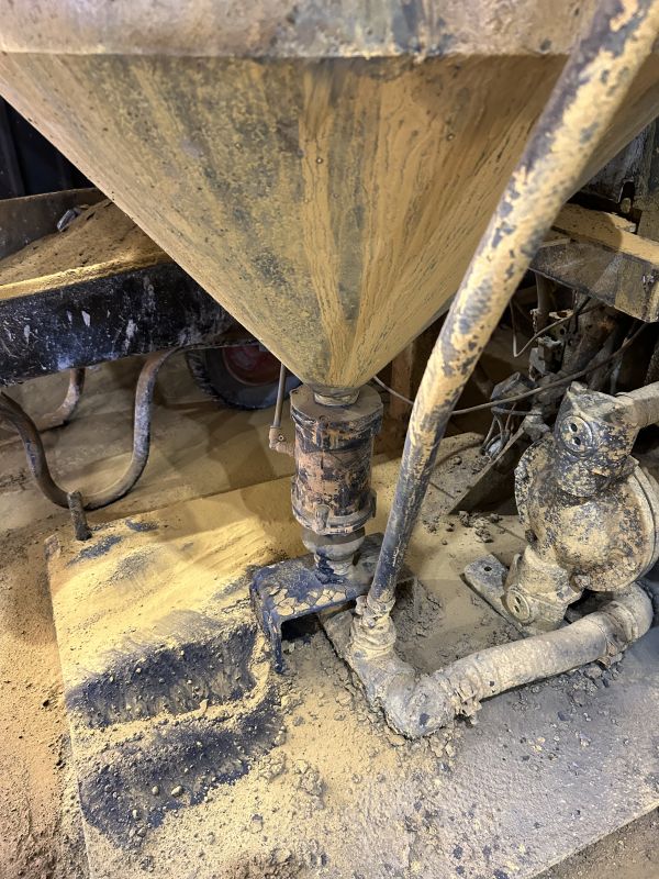 valve for pigment slurry cement mixing