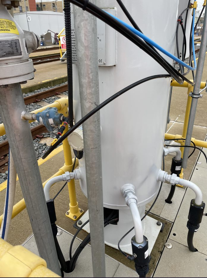 pinch valves on sand dispensing vessel