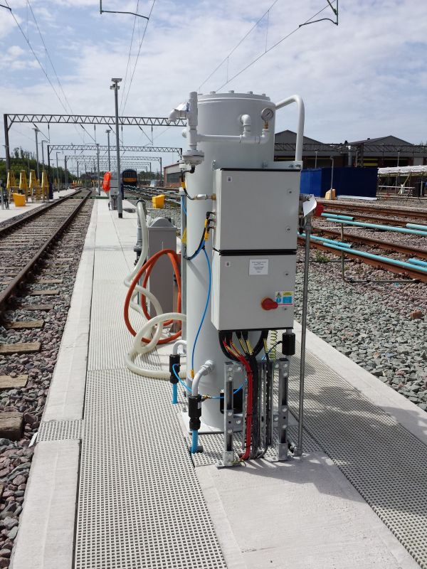 sand dispensing vessel with valves