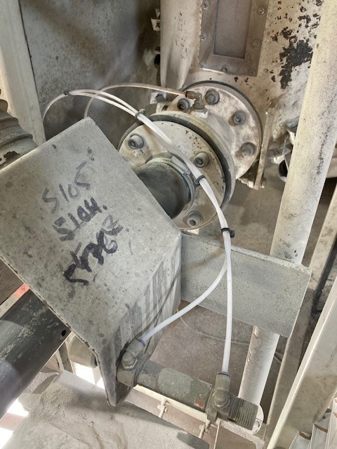 refractories bagging machine with pinch valve