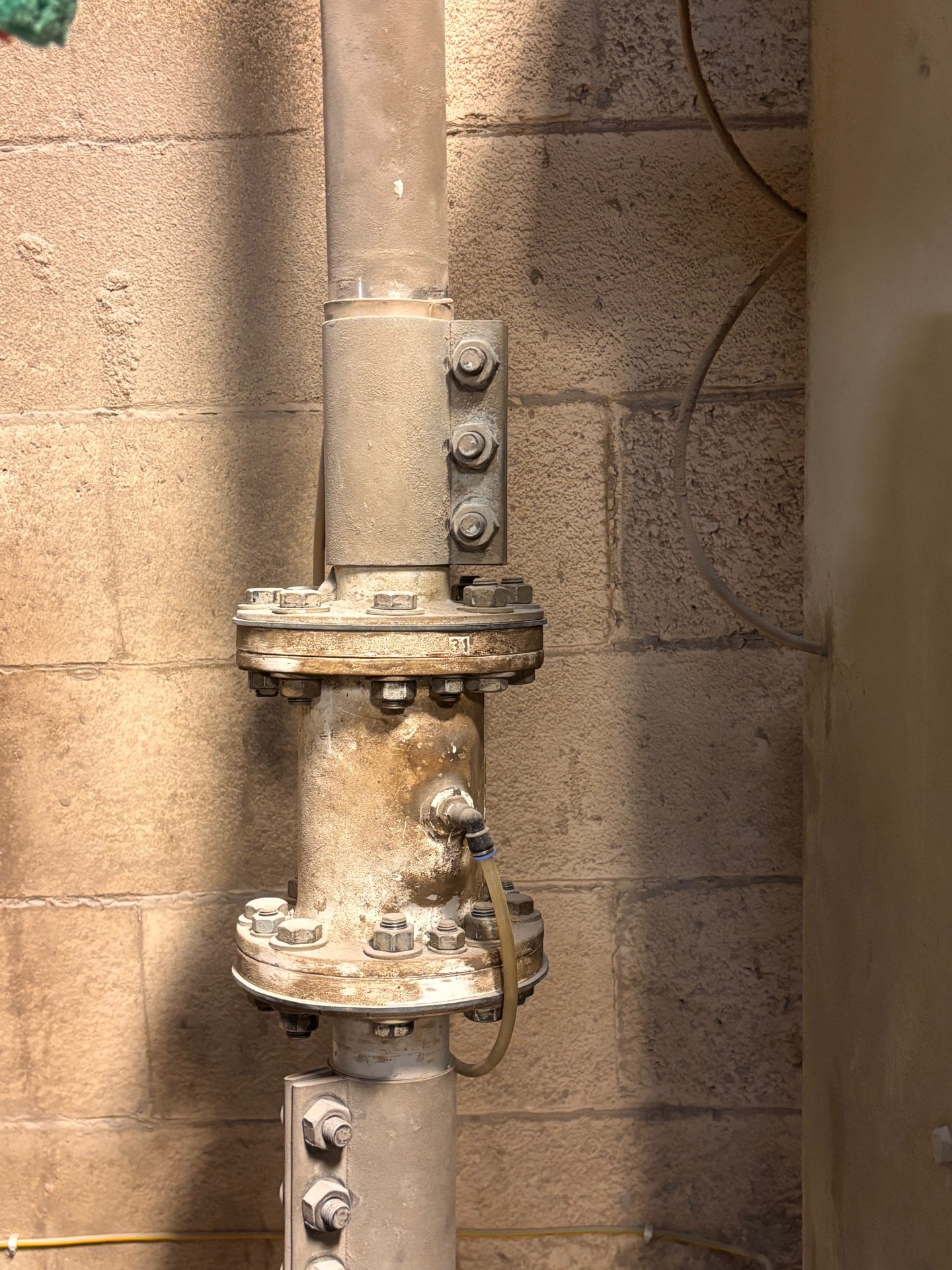 valve for cementitious powder