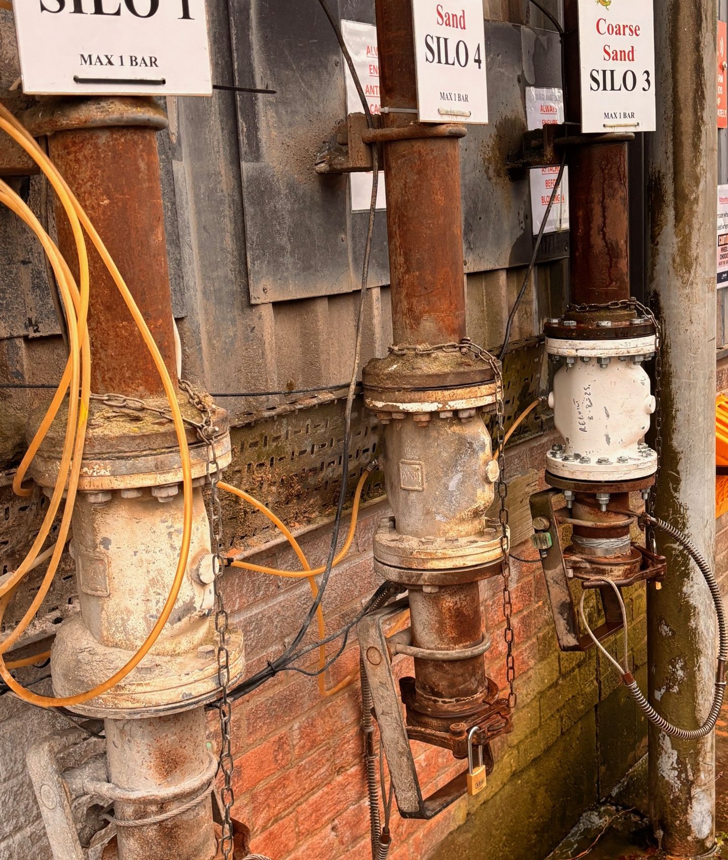 valves for cementitious powder