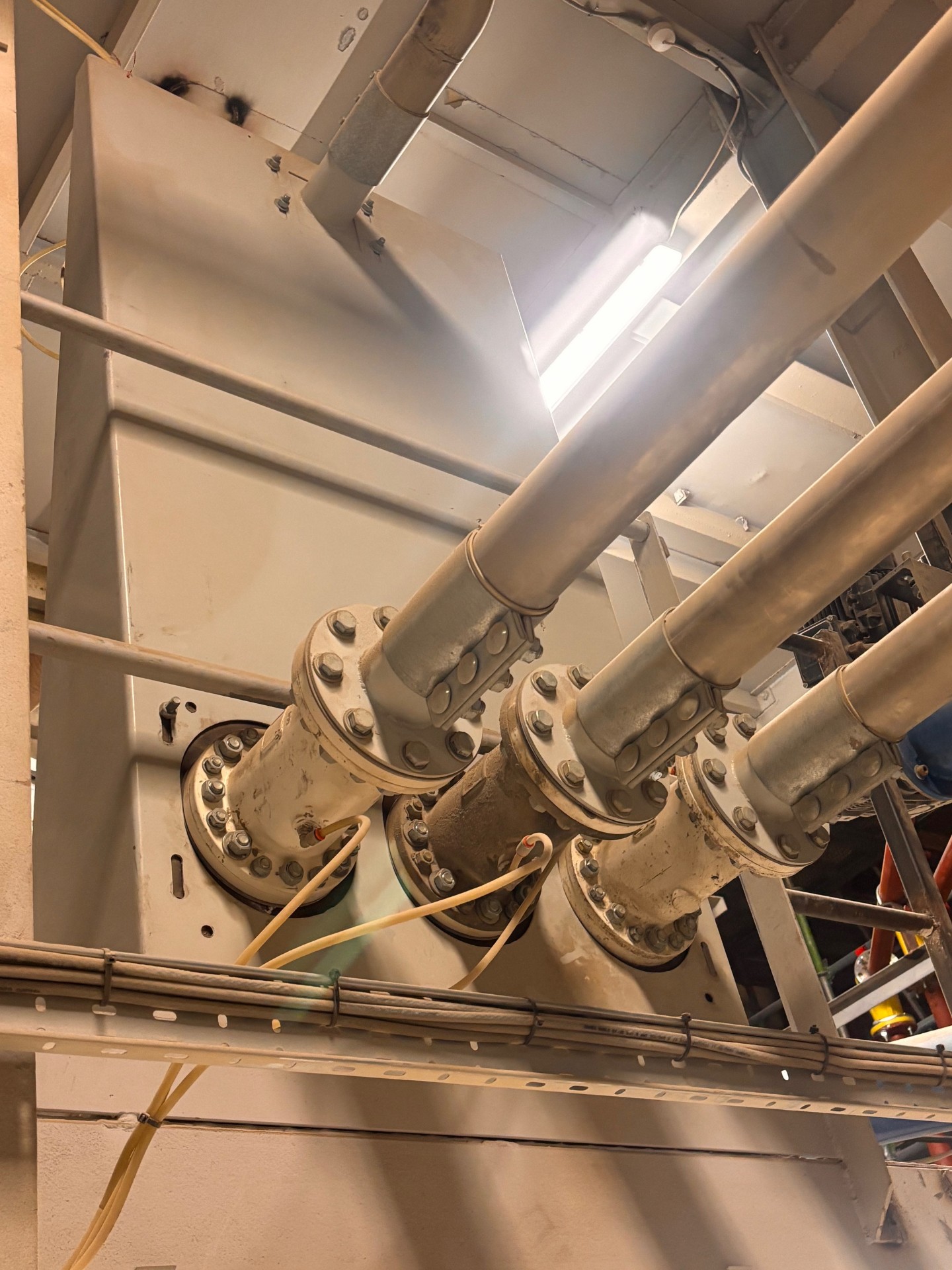 valves for cementitious powder