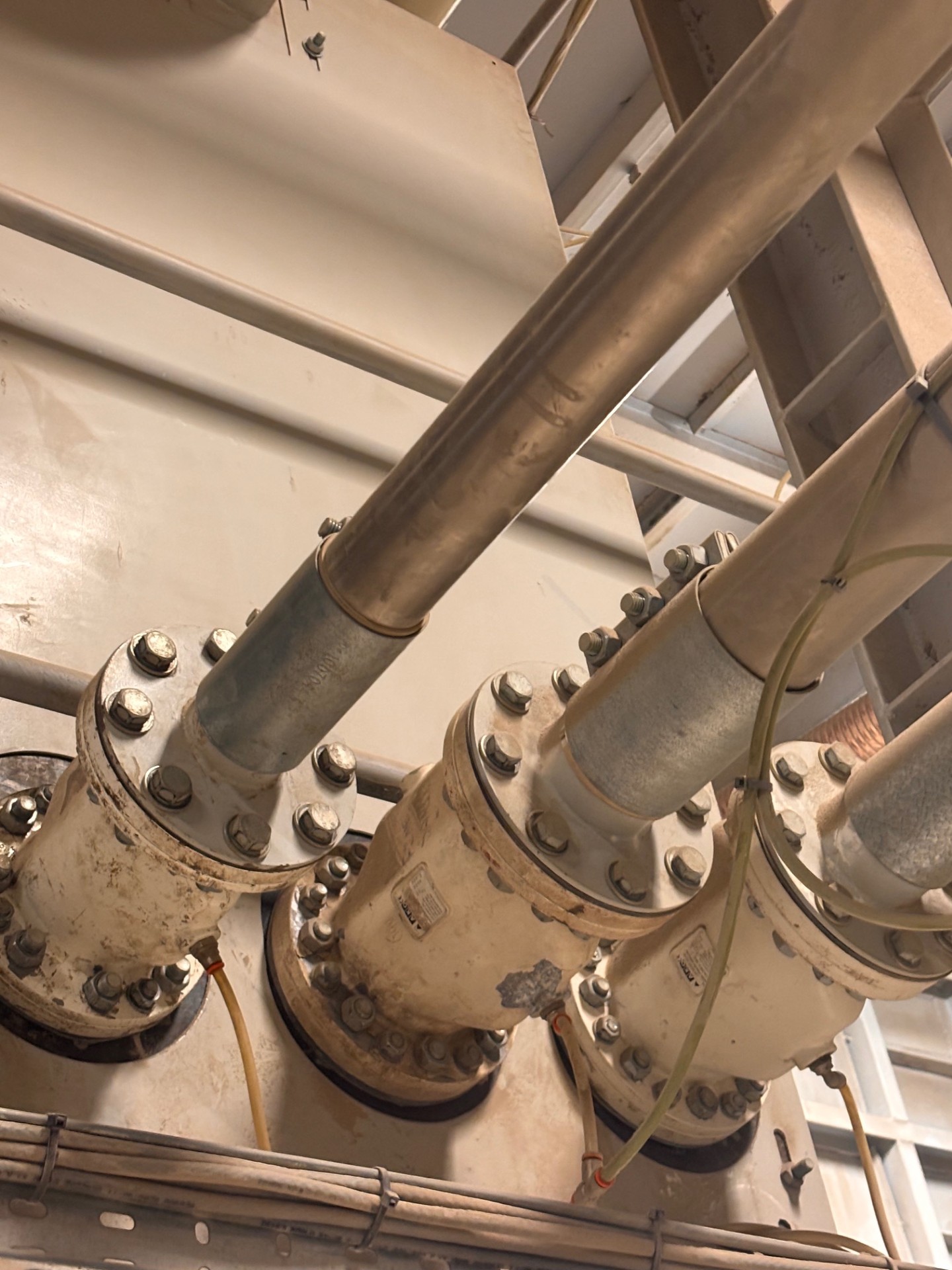 valves for cementitious powder