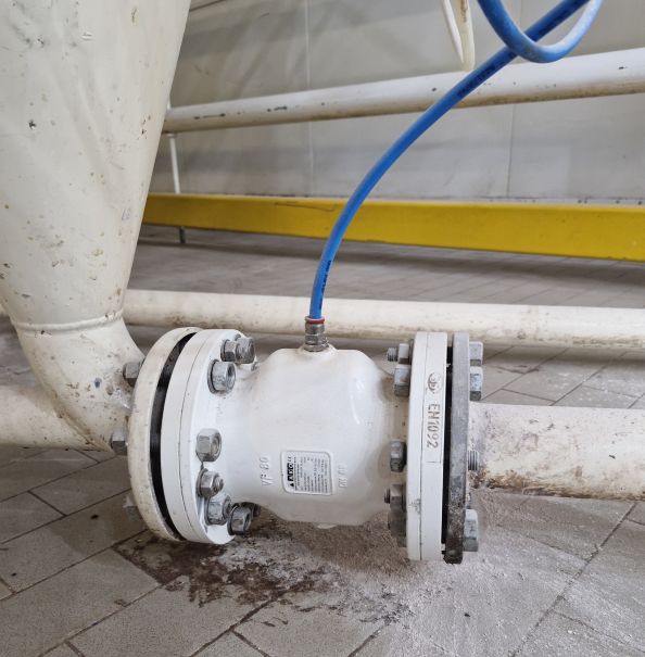 valve for chocolate powder